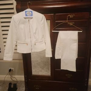 Calvin Klein modern fit ladies 2 piece suit size 6